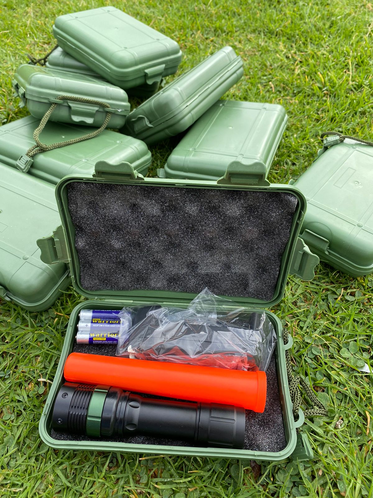 Linterna Táctica Led Recargable Con Estuche - Imagen 3